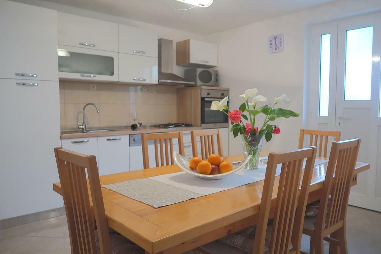 Studio Apartman Mia Stobrec Ngoại thất bức ảnh
